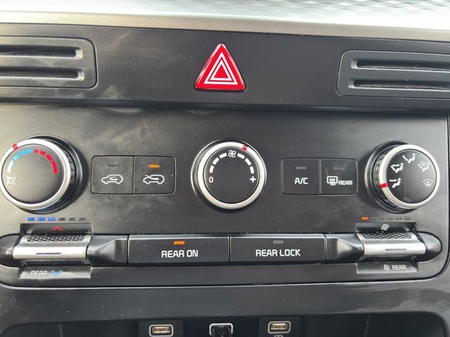 2024 Kia Carnival LX