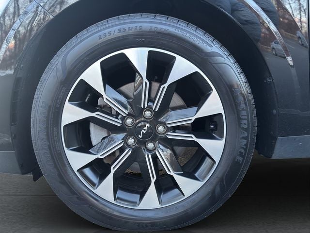 2023 Kia Carnival EX