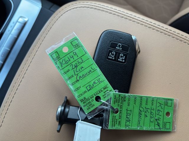 2023 Kia Carnival EX